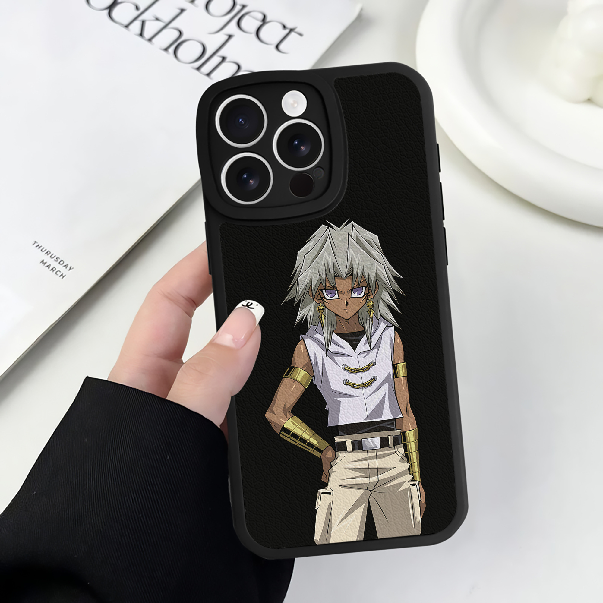 （画像用） 遊☆戯☆王 Yu-Gi-Oh! 【iPhone 16シリーズ対応】シリコンスマホケース（レザー調） 材質：シリコン